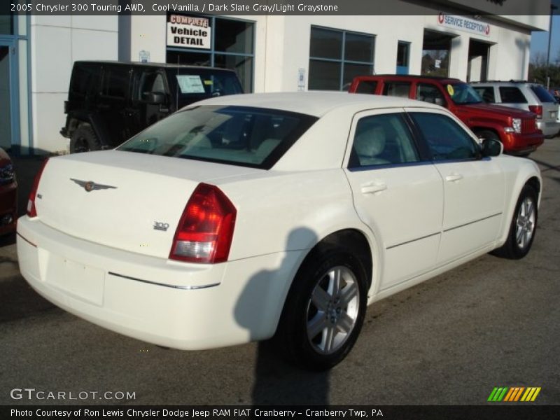 Cool Vanilla / Dark Slate Gray/Light Graystone 2005 Chrysler 300 Touring AWD