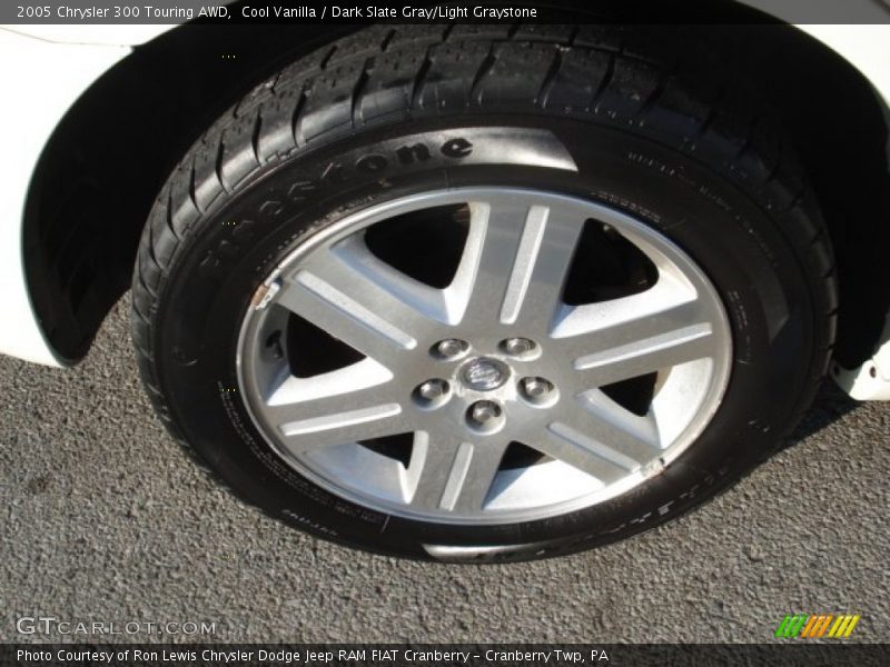 Cool Vanilla / Dark Slate Gray/Light Graystone 2005 Chrysler 300 Touring AWD