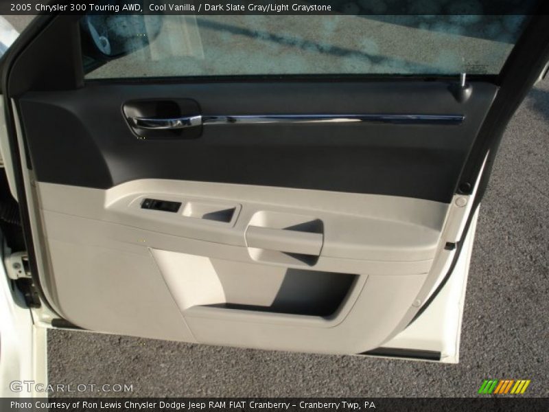 Cool Vanilla / Dark Slate Gray/Light Graystone 2005 Chrysler 300 Touring AWD