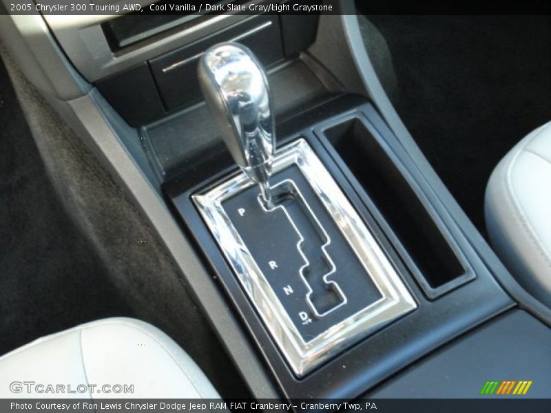Cool Vanilla / Dark Slate Gray/Light Graystone 2005 Chrysler 300 Touring AWD