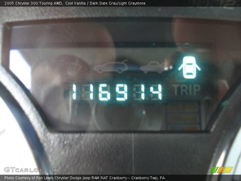 Cool Vanilla / Dark Slate Gray/Light Graystone 2005 Chrysler 300 Touring AWD