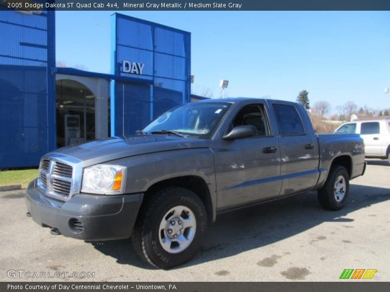 Mineral Gray Metallic / Medium Slate Gray 2005 Dodge Dakota ST Quad Cab 4x4