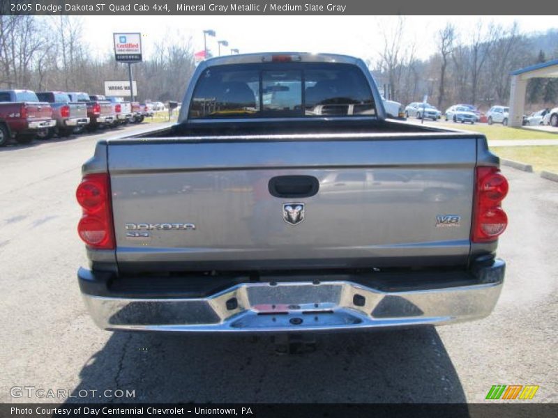 Mineral Gray Metallic / Medium Slate Gray 2005 Dodge Dakota ST Quad Cab 4x4