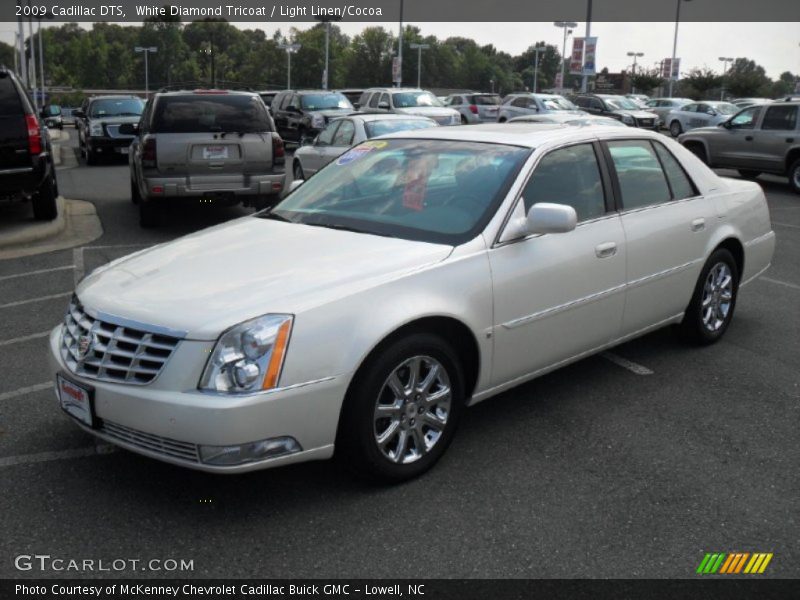 White Diamond Tricoat / Light Linen/Cocoa 2009 Cadillac DTS