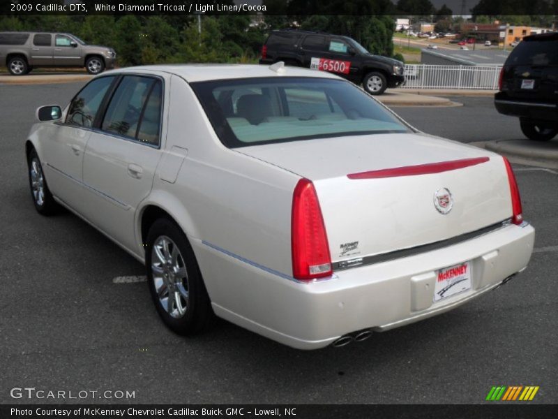 White Diamond Tricoat / Light Linen/Cocoa 2009 Cadillac DTS
