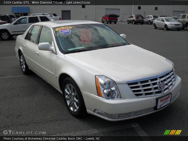 White Diamond Tricoat / Light Linen/Cocoa 2009 Cadillac DTS