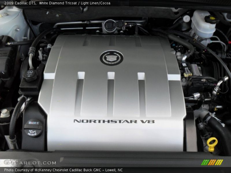 White Diamond Tricoat / Light Linen/Cocoa 2009 Cadillac DTS