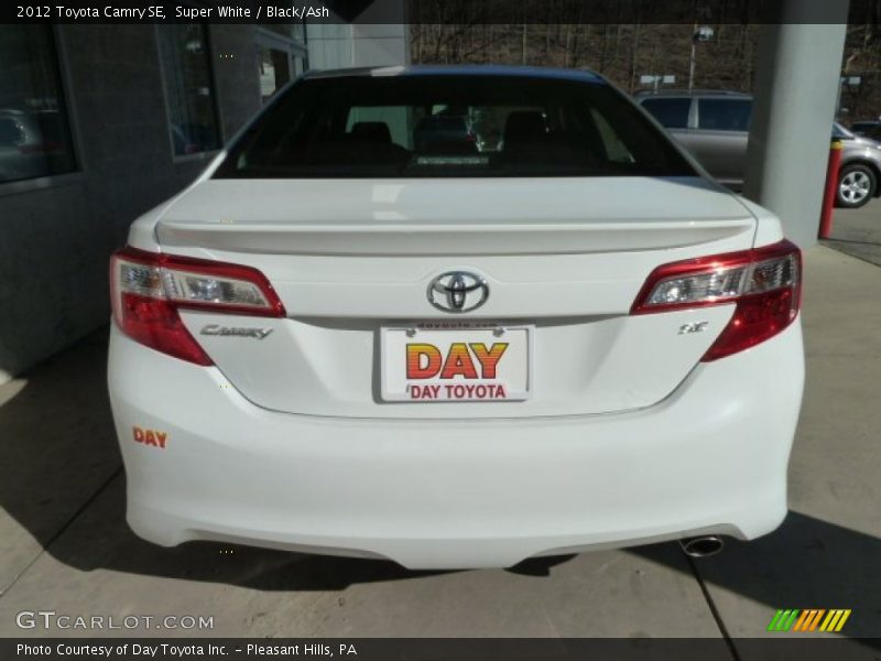 Super White / Black/Ash 2012 Toyota Camry SE