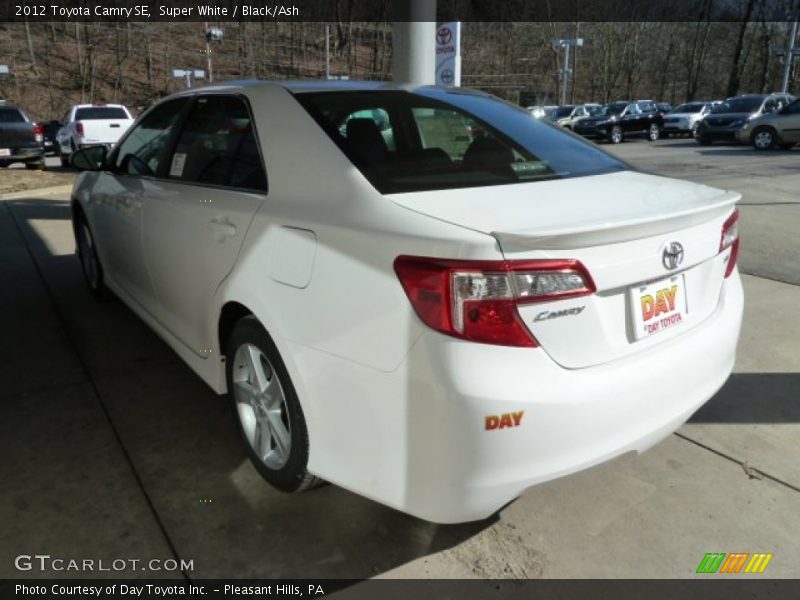 Super White / Black/Ash 2012 Toyota Camry SE