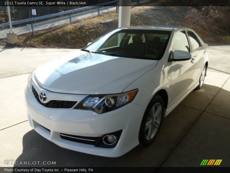 Super White / Black/Ash 2012 Toyota Camry SE