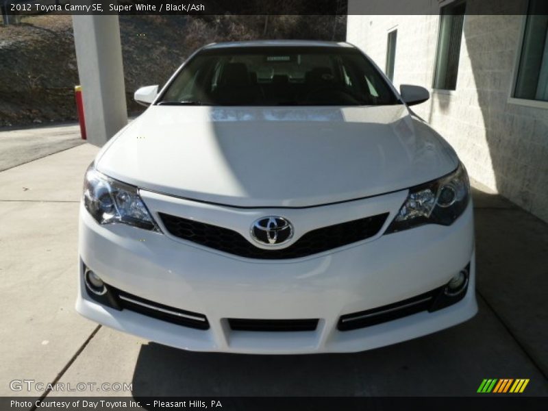 Super White / Black/Ash 2012 Toyota Camry SE