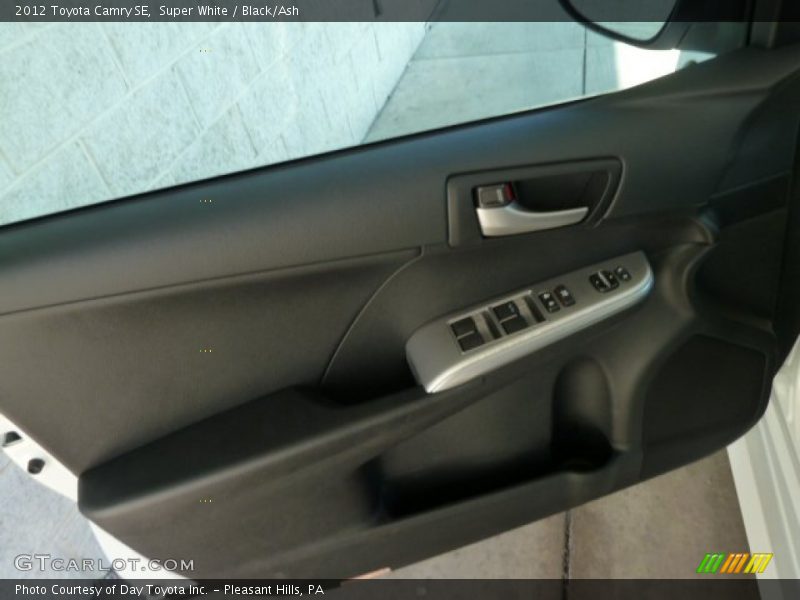 Super White / Black/Ash 2012 Toyota Camry SE