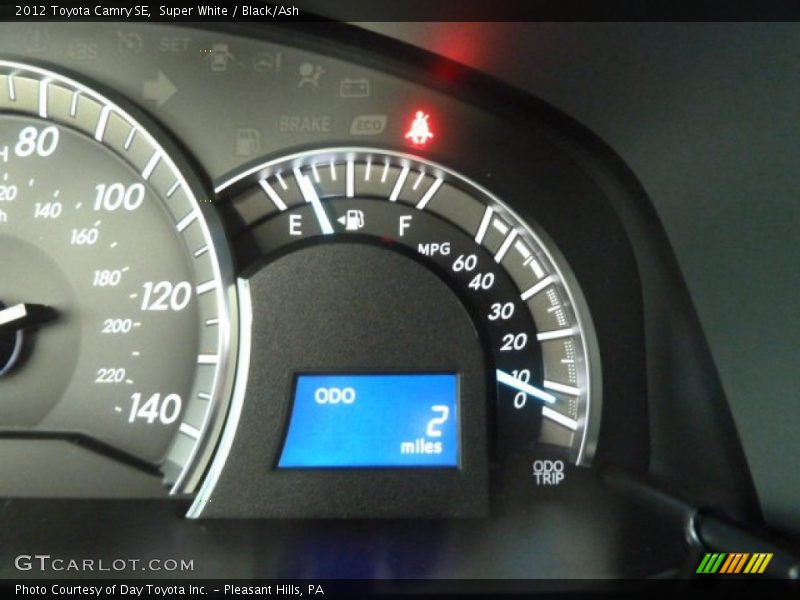 Super White / Black/Ash 2012 Toyota Camry SE
