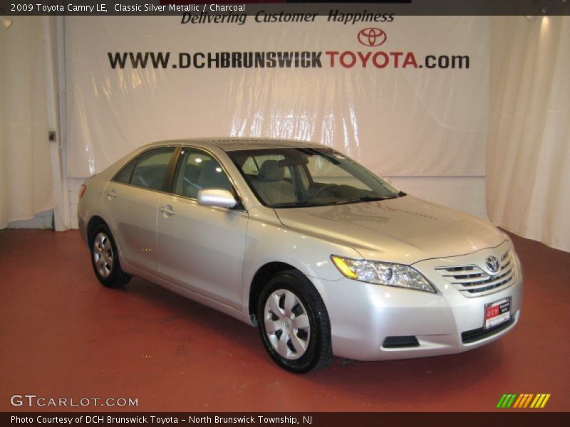 Classic Silver Metallic / Charcoal 2009 Toyota Camry LE