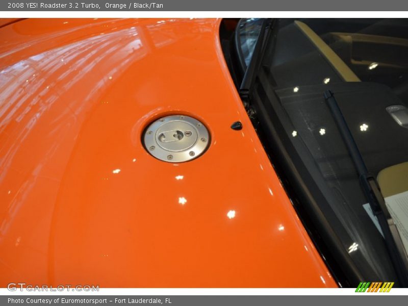 Fuel filler location and door - 2008 YES! Roadster 3.2 Turbo