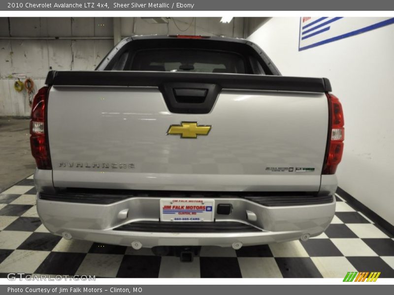 Sheer Silver Metallic / Ebony 2010 Chevrolet Avalanche LTZ 4x4