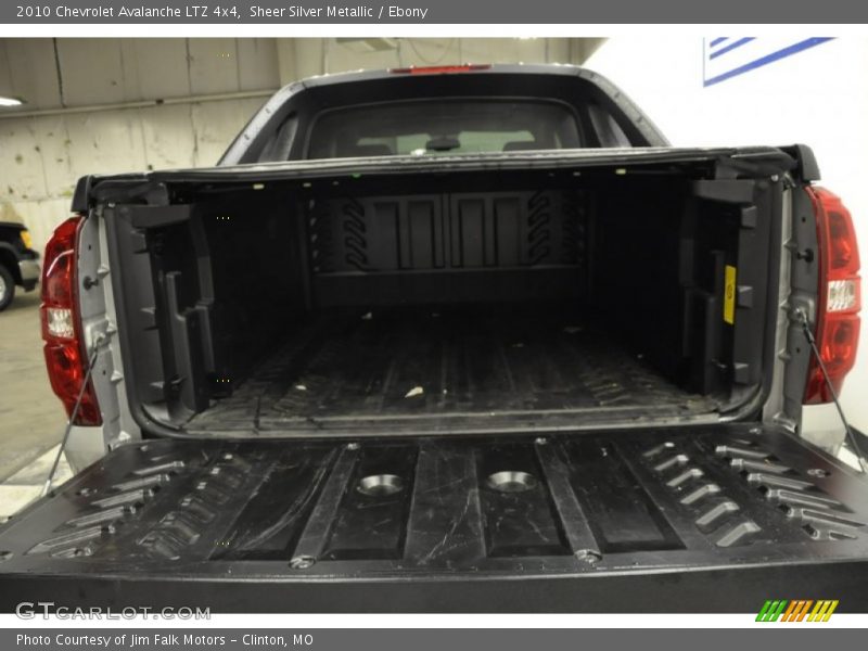 Sheer Silver Metallic / Ebony 2010 Chevrolet Avalanche LTZ 4x4
