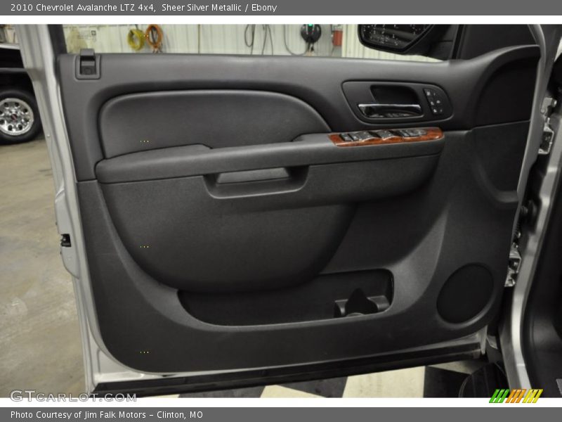 Sheer Silver Metallic / Ebony 2010 Chevrolet Avalanche LTZ 4x4