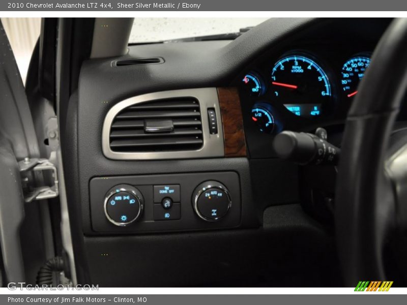 Sheer Silver Metallic / Ebony 2010 Chevrolet Avalanche LTZ 4x4