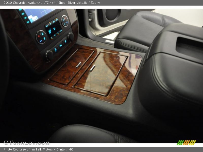 Sheer Silver Metallic / Ebony 2010 Chevrolet Avalanche LTZ 4x4