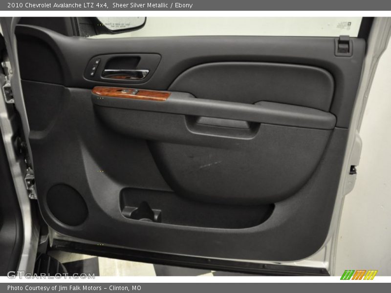 Sheer Silver Metallic / Ebony 2010 Chevrolet Avalanche LTZ 4x4