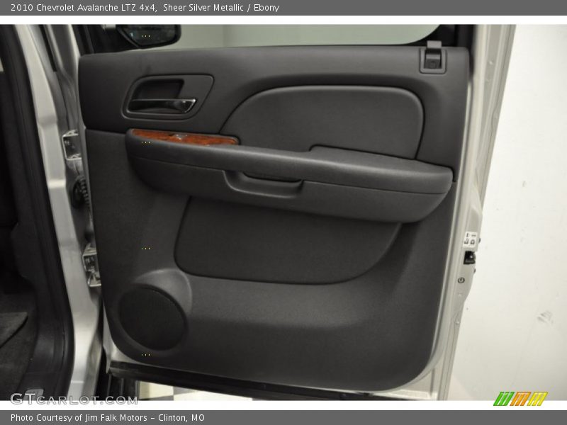 Sheer Silver Metallic / Ebony 2010 Chevrolet Avalanche LTZ 4x4