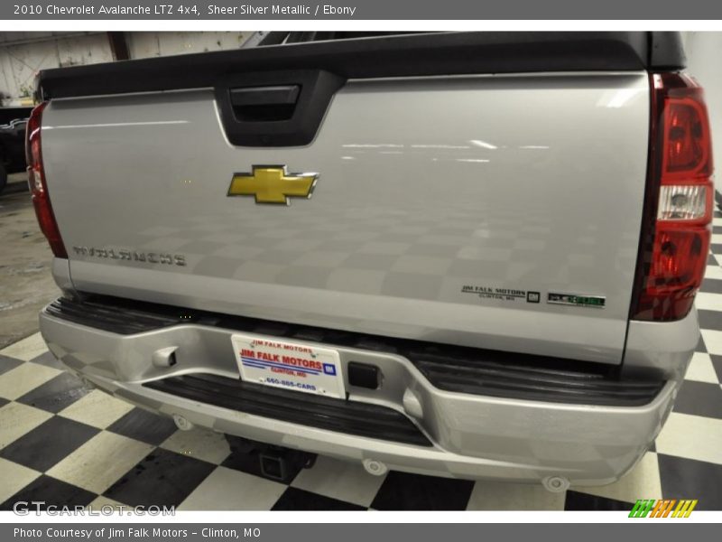 Sheer Silver Metallic / Ebony 2010 Chevrolet Avalanche LTZ 4x4