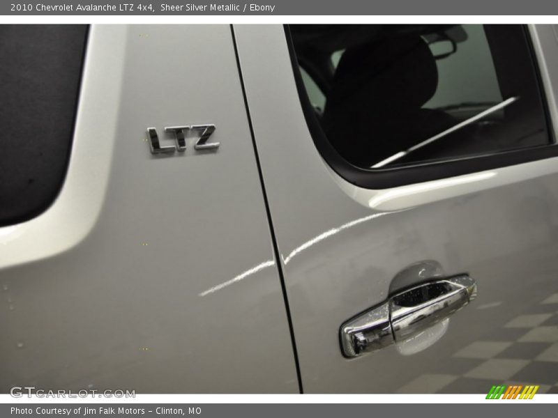 Sheer Silver Metallic / Ebony 2010 Chevrolet Avalanche LTZ 4x4
