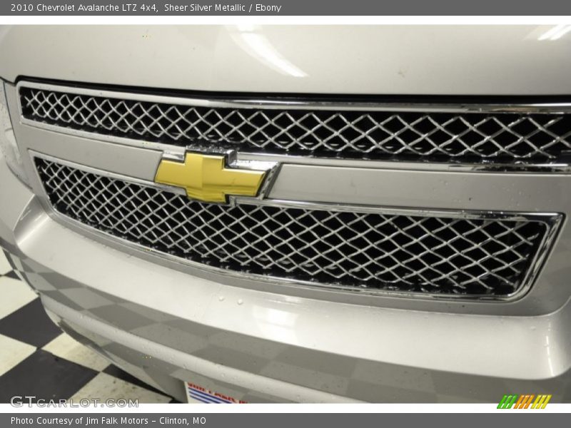 Sheer Silver Metallic / Ebony 2010 Chevrolet Avalanche LTZ 4x4