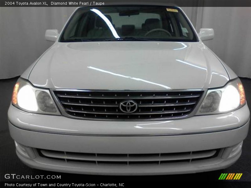 Diamond White Pearl / Taupe 2004 Toyota Avalon XL