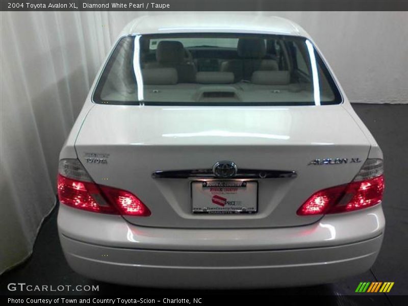 Diamond White Pearl / Taupe 2004 Toyota Avalon XL