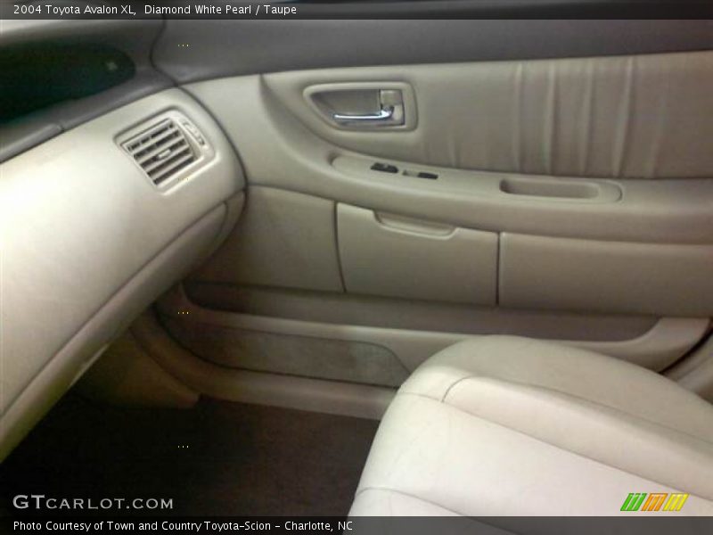 Diamond White Pearl / Taupe 2004 Toyota Avalon XL