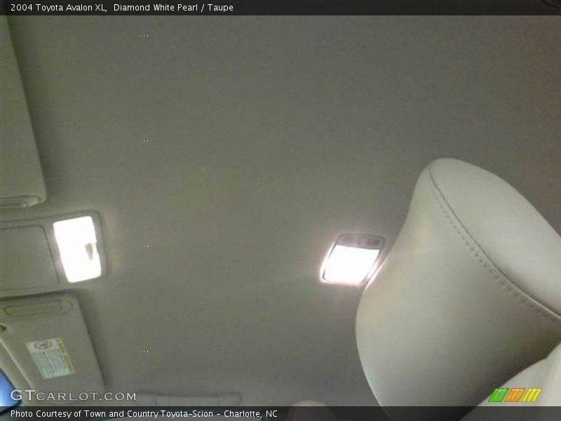 Diamond White Pearl / Taupe 2004 Toyota Avalon XL