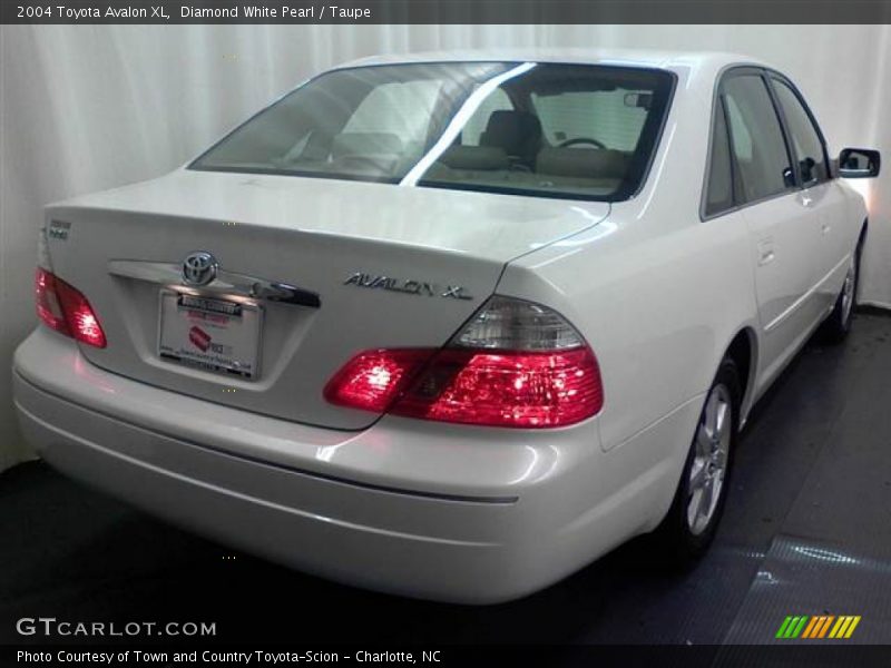 Diamond White Pearl / Taupe 2004 Toyota Avalon XL