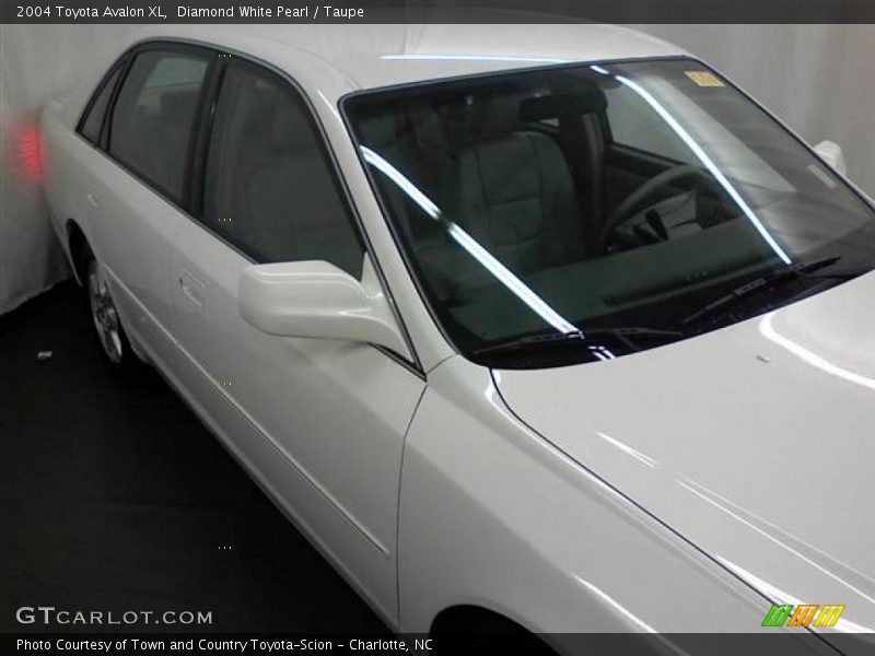Diamond White Pearl / Taupe 2004 Toyota Avalon XL