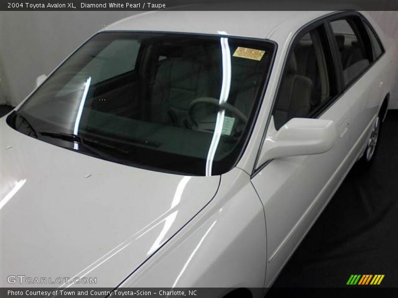 Diamond White Pearl / Taupe 2004 Toyota Avalon XL