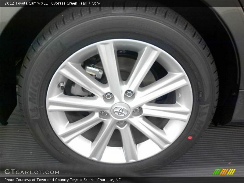 Cypress Green Pearl / Ivory 2012 Toyota Camry XLE
