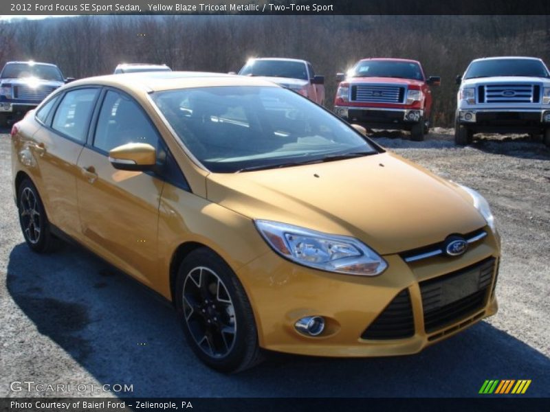 Yellow Blaze Tricoat Metallic / Two-Tone Sport 2012 Ford Focus SE Sport Sedan