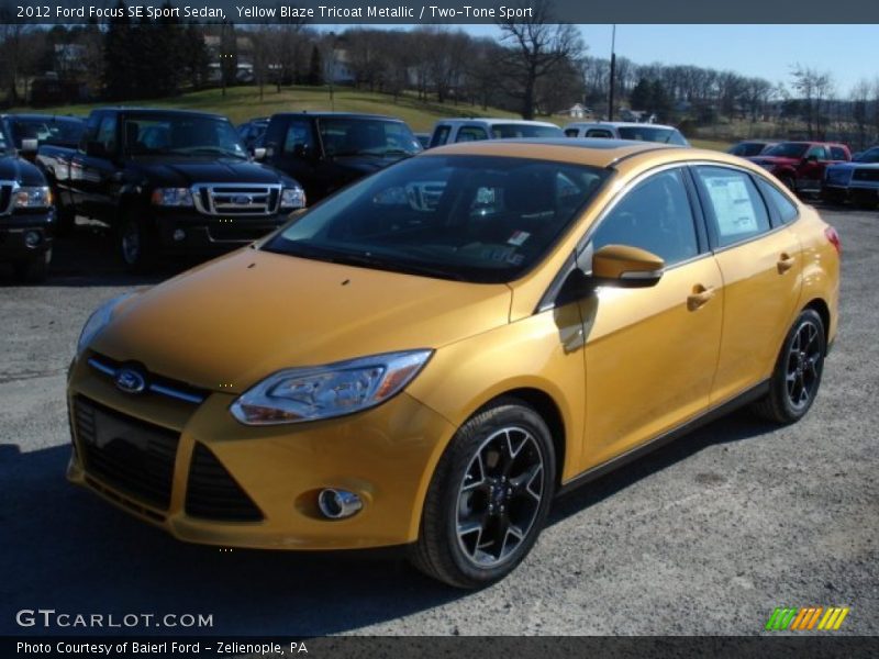 Yellow Blaze Tricoat Metallic / Two-Tone Sport 2012 Ford Focus SE Sport Sedan