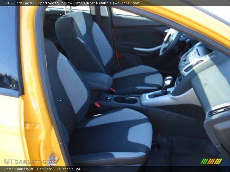 Yellow Blaze Tricoat Metallic / Two-Tone Sport 2012 Ford Focus SE Sport Sedan