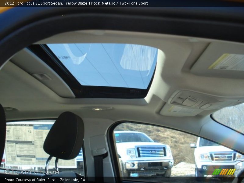 Yellow Blaze Tricoat Metallic / Two-Tone Sport 2012 Ford Focus SE Sport Sedan