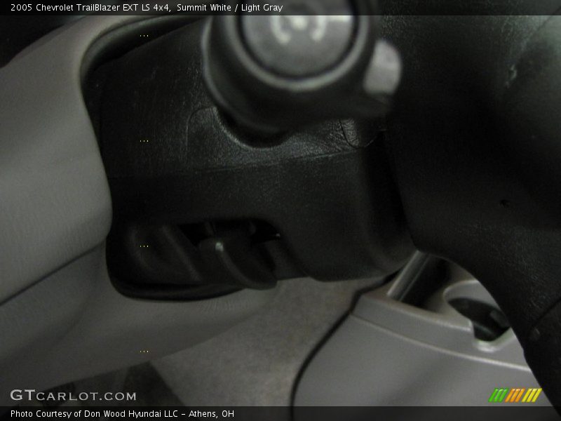 Summit White / Light Gray 2005 Chevrolet TrailBlazer EXT LS 4x4