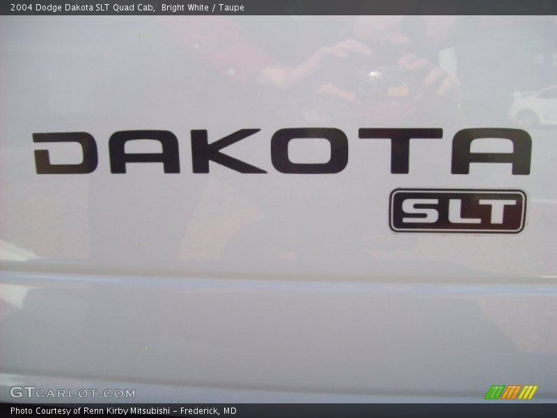 2004 Dakota SLT Quad Cab Logo