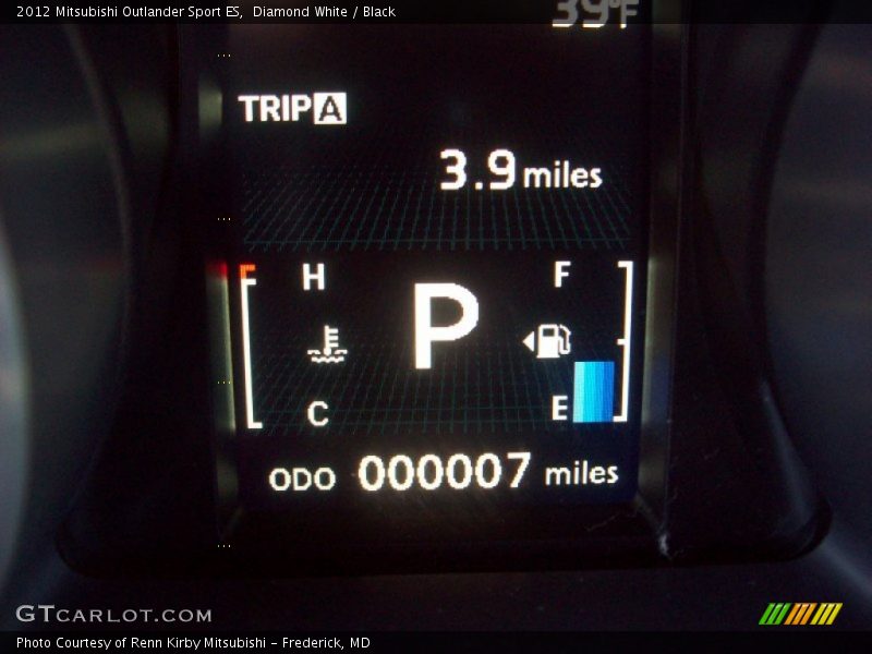 Diamond White / Black 2012 Mitsubishi Outlander Sport ES