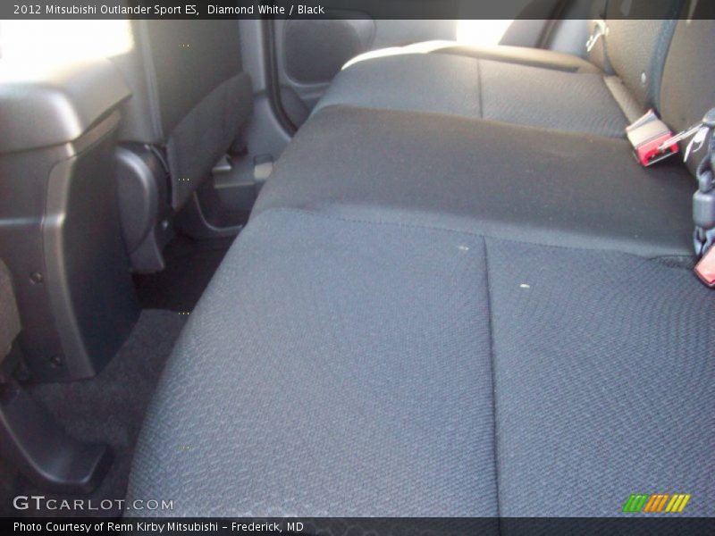 Diamond White / Black 2012 Mitsubishi Outlander Sport ES