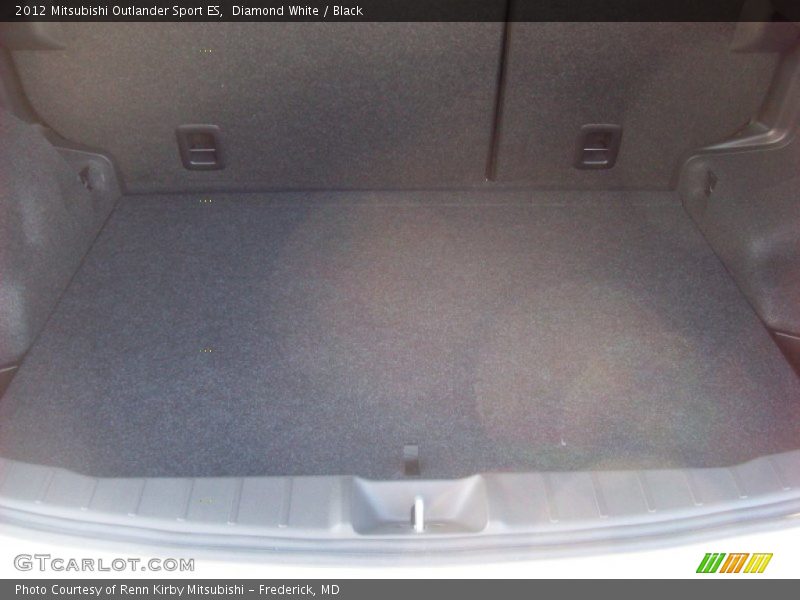 Diamond White / Black 2012 Mitsubishi Outlander Sport ES
