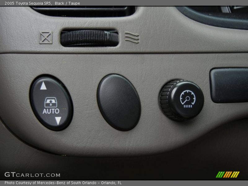Black / Taupe 2005 Toyota Sequoia SR5