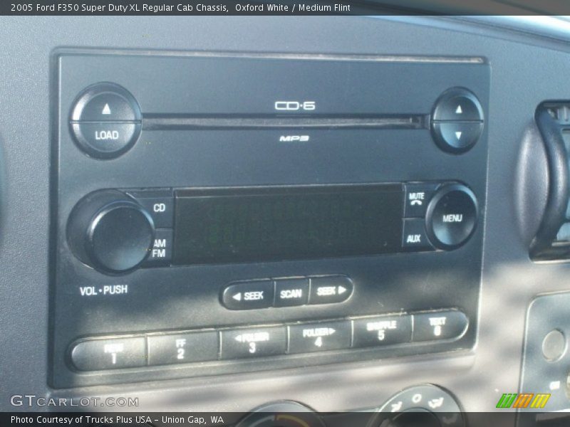 Oxford White / Medium Flint 2005 Ford F350 Super Duty XL Regular Cab Chassis