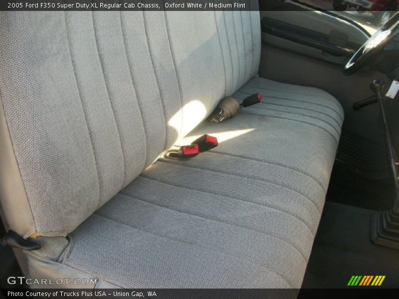 Oxford White / Medium Flint 2005 Ford F350 Super Duty XL Regular Cab Chassis
