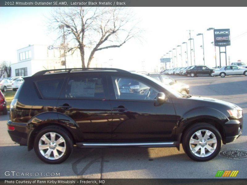 Labrador Black Metallic / Black 2012 Mitsubishi Outlander SE AWD